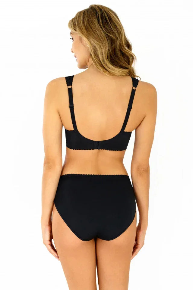 Comfortable wide strap bra in classic black