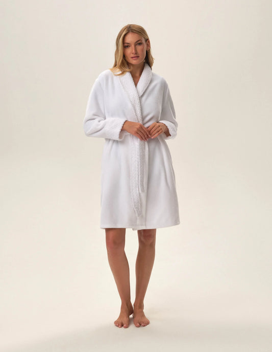Robe Jolanda White