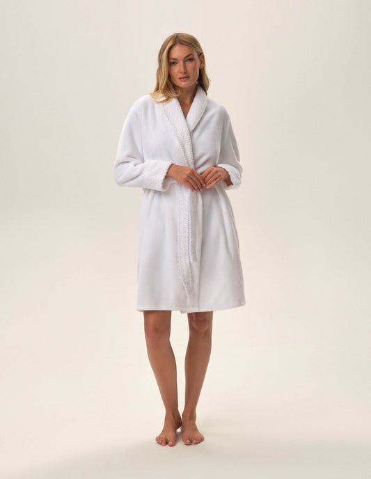 Robe Jolanda White